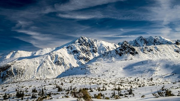 Quels conseils pour une randonnée en raquettes dans les montagnes des Tatras en Pologne ?